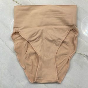 NWOT!! SKIMS shaping underwear high waisted, size L/XL. Brand new.